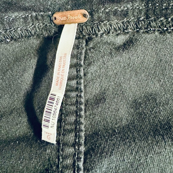 Free People-In My Feelings- Black cropped boot cut velvet pants.Size Large - Picture 8 of 10